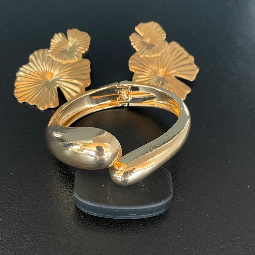 Amazing Gold Floral Jewelry Set